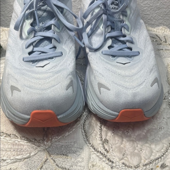 Hoka Women's Arahi 6 Athletic Shoes - Picture 11 of 12